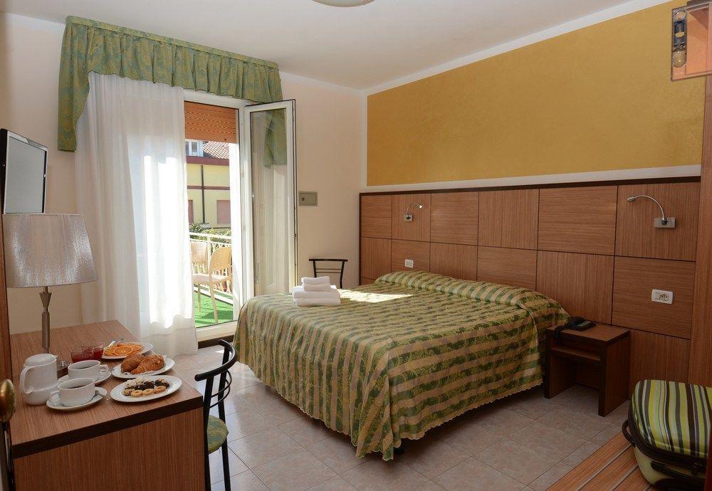 Hotel Righetto Fronte Mare Cavallino-Treporti Buitenkant foto