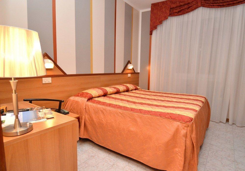 Hotel Righetto Fronte Mare Cavallino-Treporti Buitenkant foto