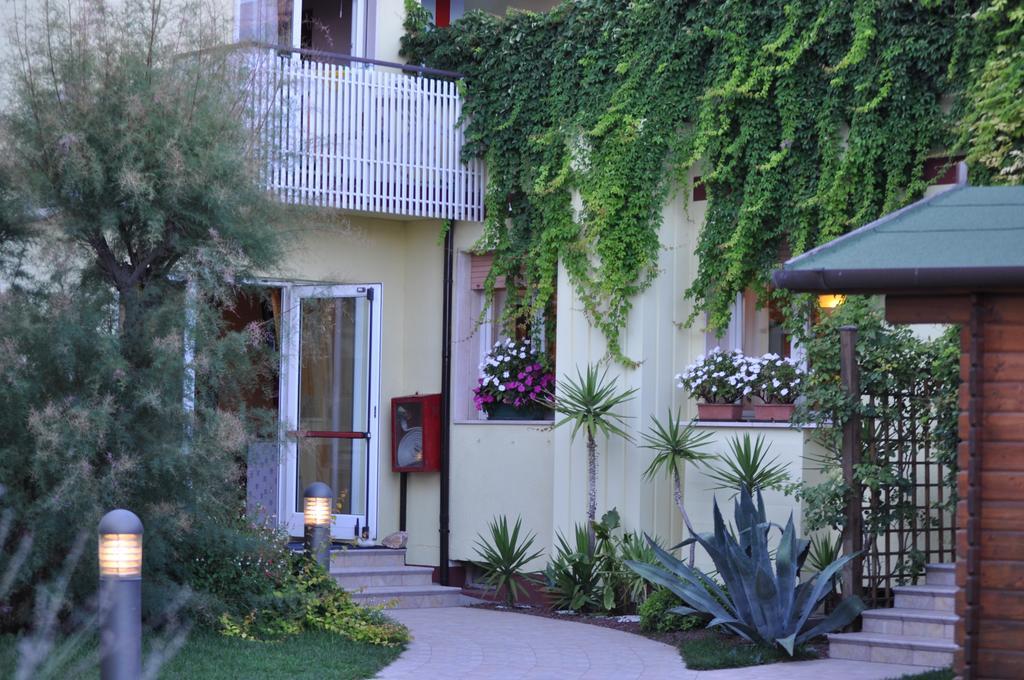 Hotel Righetto Fronte Mare Cavallino-Treporti Buitenkant foto