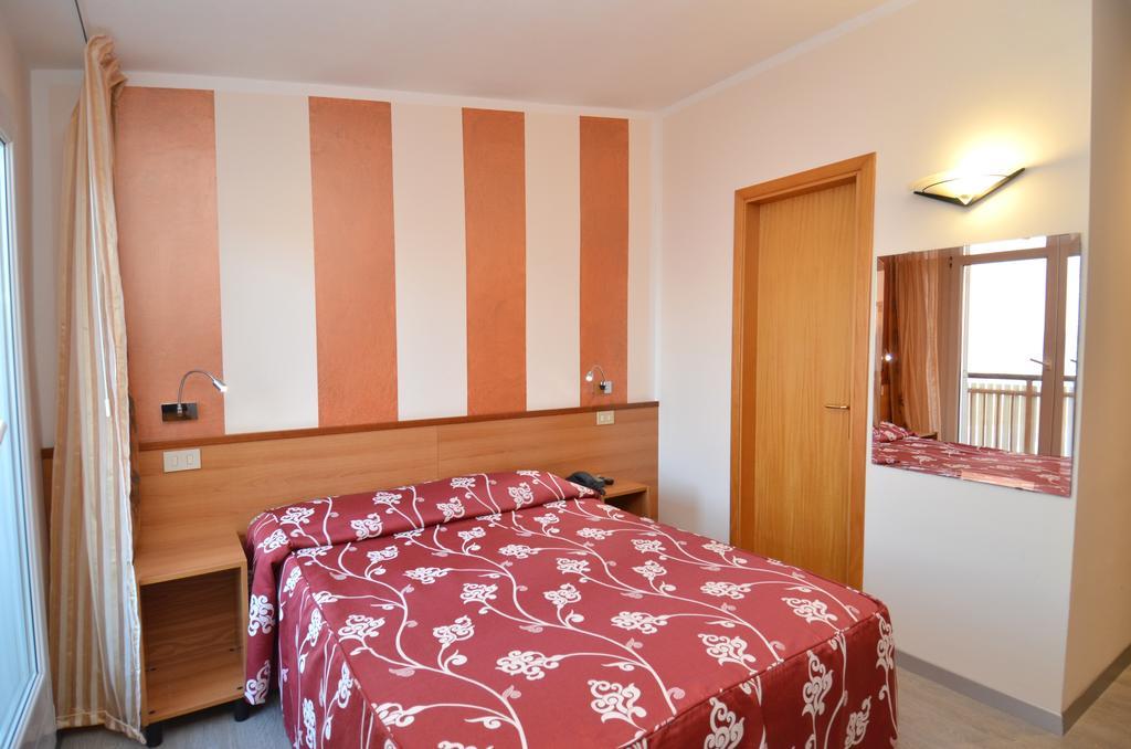 Hotel Righetto Fronte Mare Cavallino-Treporti Buitenkant foto