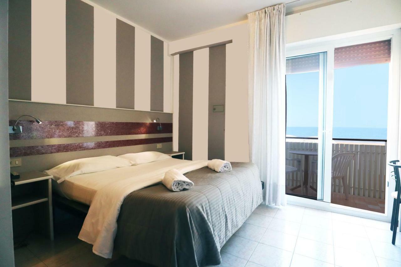 Hotel Righetto Fronte Mare Cavallino-Treporti Buitenkant foto