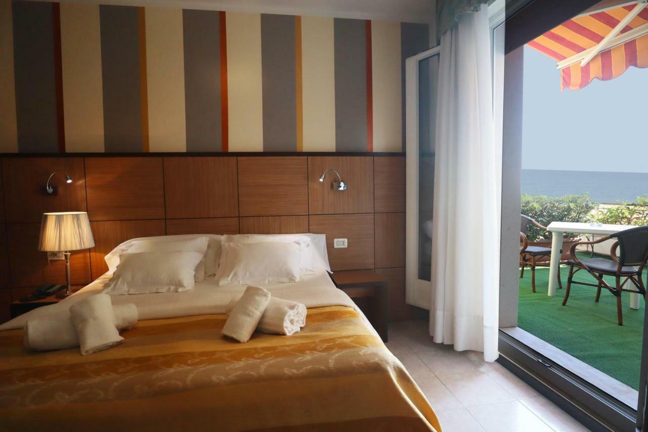 Hotel Righetto Fronte Mare Cavallino-Treporti Buitenkant foto