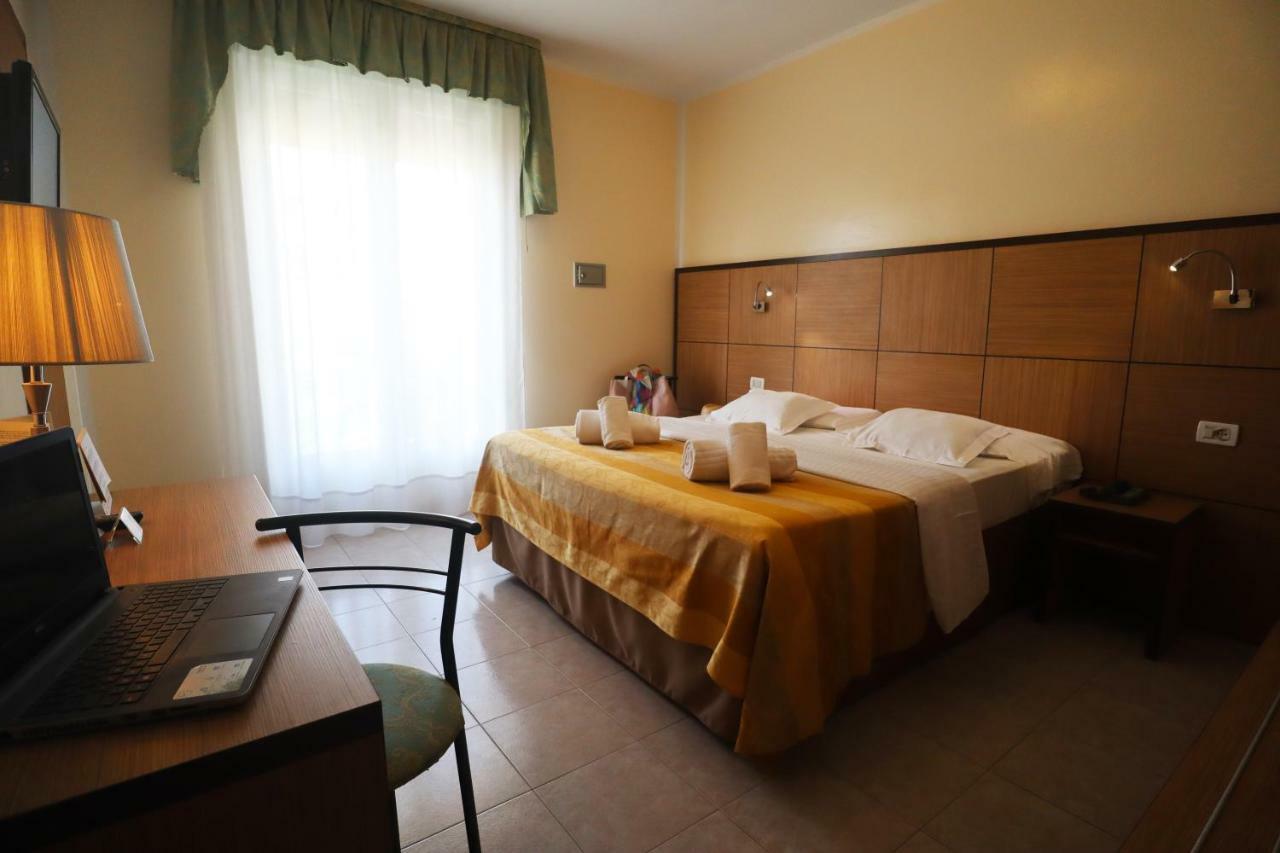 Hotel Righetto Fronte Mare Cavallino-Treporti Buitenkant foto