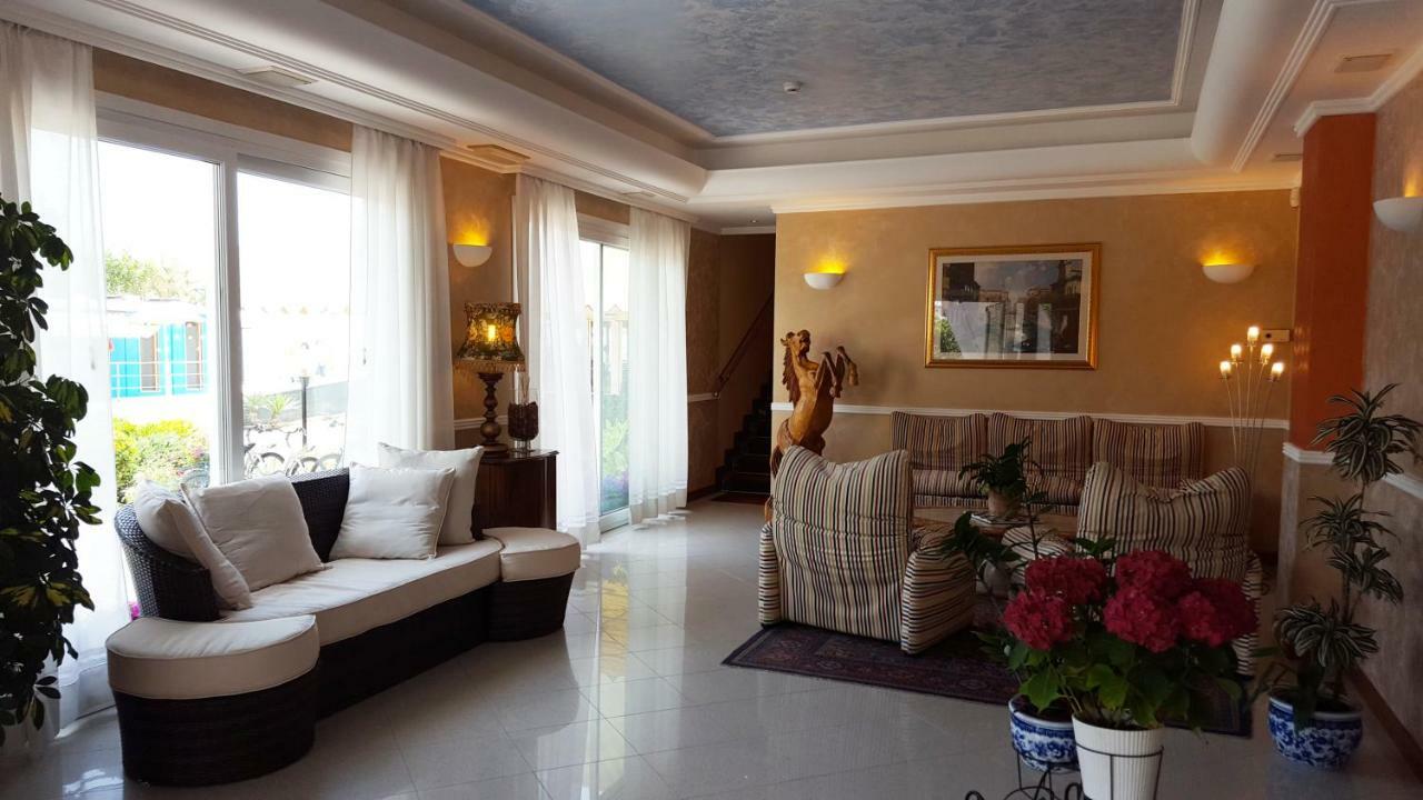 Hotel Righetto Fronte Mare Cavallino-Treporti Buitenkant foto